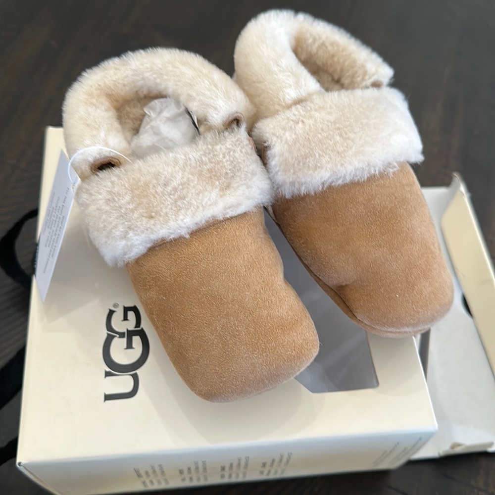 UGG Baby Winter Moccasins with real Lamp Fur